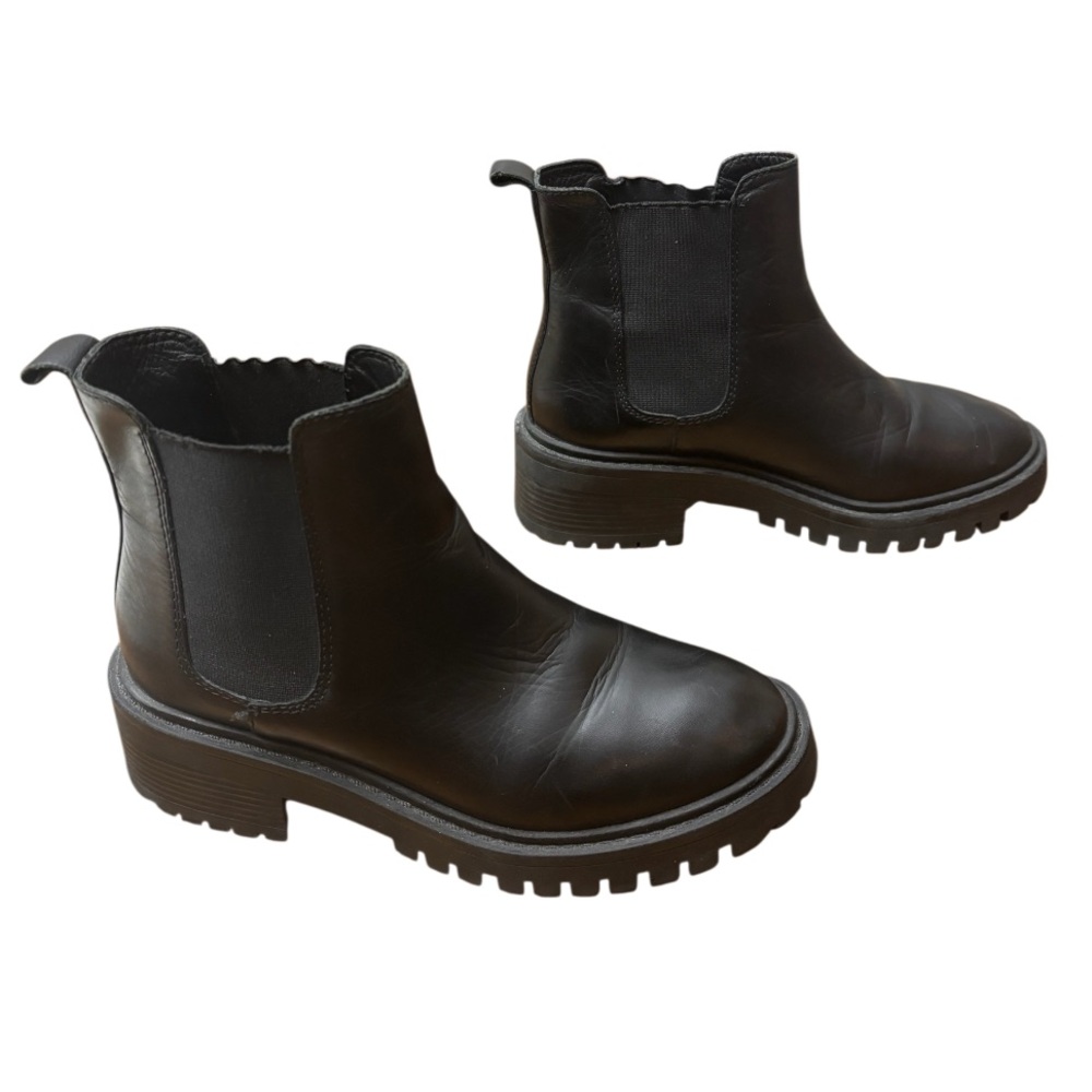 Oker Chelsea Pull On Lug Sole Black Leather Boot